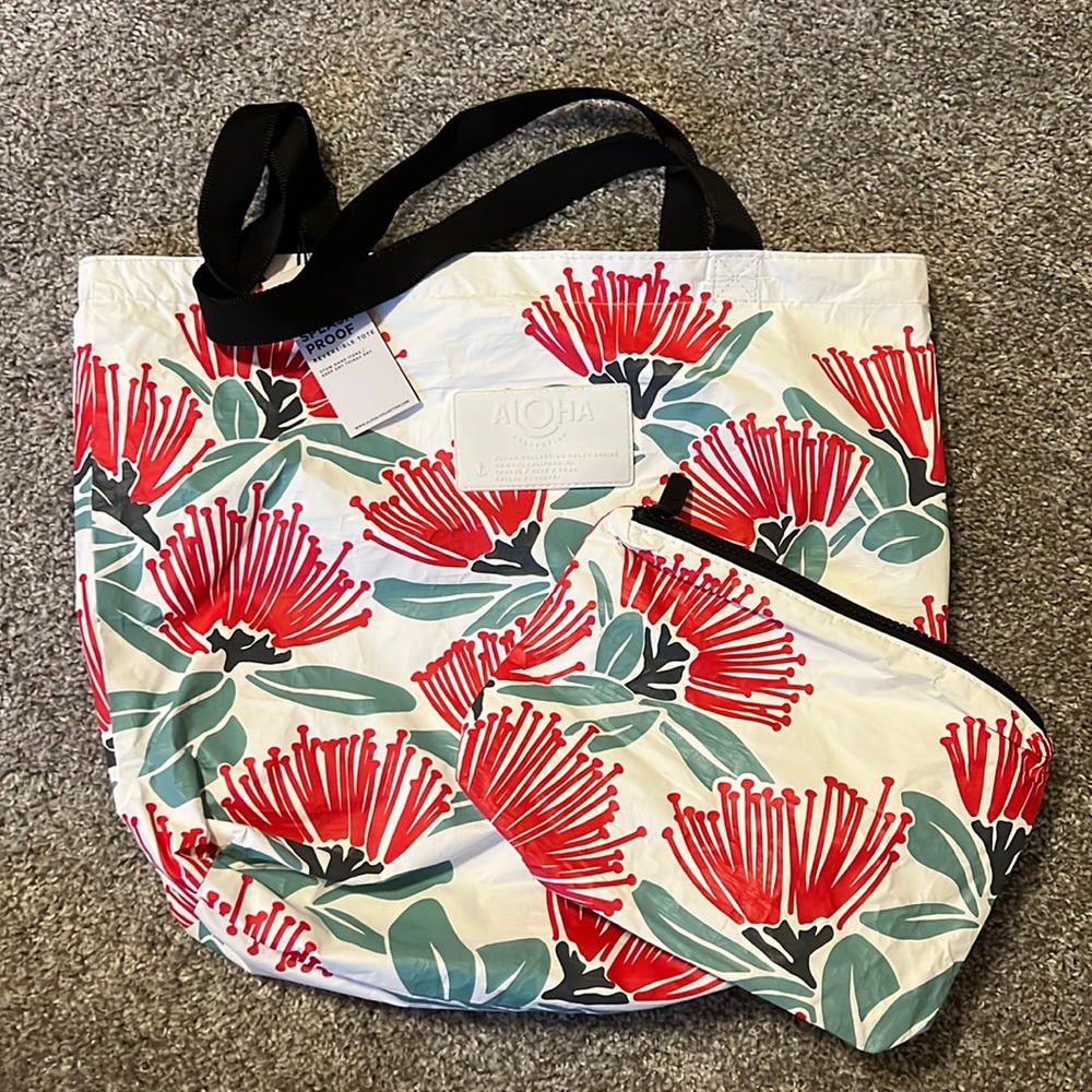 NWT - Aloha Reusable Tote & Matching Pouch